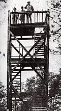 Holzturm.