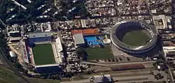 Das Estadio Presidente Perón steht nur etwa 300 Meter vom Estadio Libertadores de América vom Rivalen CA Independiente entfernt (2009)