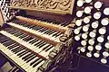 Spieltisch einer Orgel mit vier Manualen
