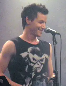 Avi Kornick spielte Guy Rosen