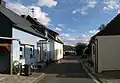 Zentral in Börfink, die Dorfstraße, die durch den kleinen Ort führt