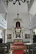 Chorbereich mit Kanzelaltar, östliche Enden der Seitenschiffe