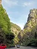 B&nbsp;31 an der engsten Stelle des Höllentals am Hirschsprung