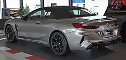 BMW M8 Competition Cabriolet, Heckseitenansicht