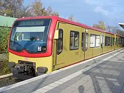 BR 481 in ursprünglicher Lackierung ockergelb/rot von 1994