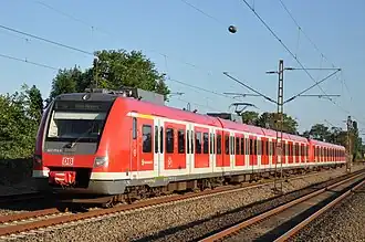 422-Doppeltraktion im Einsatz auf der S&nbsp;6 nahe Langenfeld