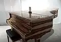 Steinway B „Amber poliert“