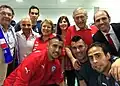 Bei einem Kabinenbesuch von Chiles Präsidentin Bachelet (4.&nbsp;v.&nbsp;l.)