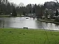 Teil des Charlottensees mit Blick auf den Anbau der Schlossmühle