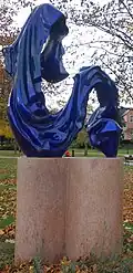 Tuch der Hl. Maria (2012), Bronzeguss/Granit, v. Iskender Yediler