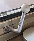 Einarmiger Drehgriff eines Schwingflügelfensters (Baden-Baden)