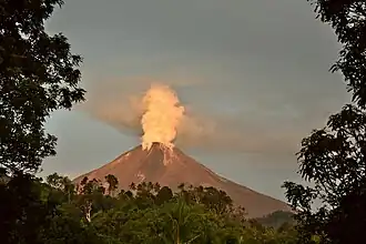 Der Vulkan Bagana auf Bougainville von SW gesehen