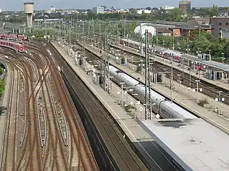 S-Bahn-Einfahrt und Fernbahnsteige