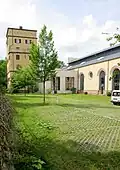 Der turmartige Wohn- und Betriebsbau an der Baumgartnerstraße