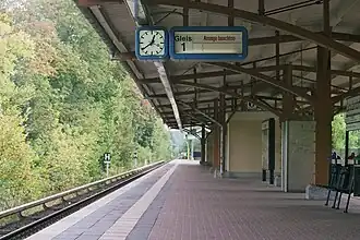 Blick vom Bahnsteig in Richtung Tegel