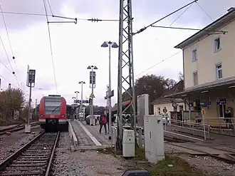 Bahnhof Erding mit S-Bahnsteig und Empfangsgebäude