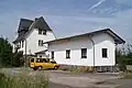 Ehemaliges Empfangsgebäude des Bahnhofs Losheim (Eifel), Herbst 2012