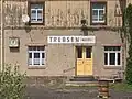 Alte Schrift am Empfangsgebäude des Bahnhofs Trebsen (Mulde)