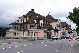 Bahnhofsgebäude des Bahnhofs (2013)