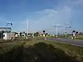 Bahnübergang der Roßbergbahn diagonal über eine Straßenkreuzung bei km 2,9