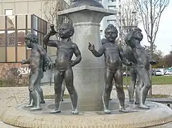 Kinderfiguren am Brunnen der Jugend