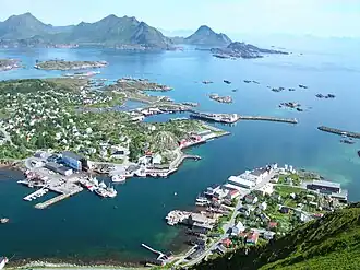 Blick auf Ballstad von Vestvågøya aus