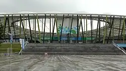 Blick auf die Außenfassade des Stadions (2011)