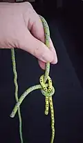 Noch zuziehen und fertig. Dies ist die „Rückseite“ des Schotsteks.