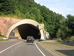 Barbarossatunnel[13] der B&nbsp;10 bei Annweiler