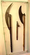 Zwei Exemplare einer Bardiche im Geschichtsmuseum von Susdal, Russland