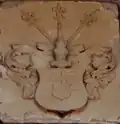 Wappen der Grafen von Barfus am Schloss Kossenblatt (Variante mit dem Stammwappen als Herzschild)