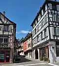 Blick in die Rue de l’Église, links die Rue Neuve
