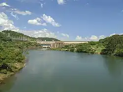 Der Paranapanema mit Stausee und Kraftwerk Jurumirim