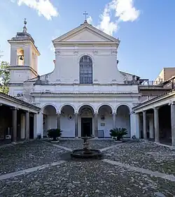 San Clemente, Fassade vom Atrium aus gesehen