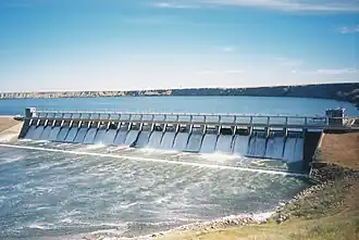 Der „Bassano Dam“ südlich der Gemeinde