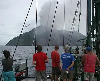 Batu Tara bei einem Ausbruch 2009
