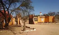 Eingang zur Schule