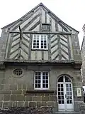 Haus an der Straße zur Kirche