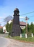 Glockenturm an der Straße in Záchlumí