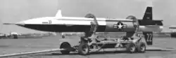 Die Bell X-9 auf ihrem Auflieger