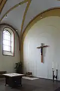 Altarraum noch mit Werdener Kruzifixus