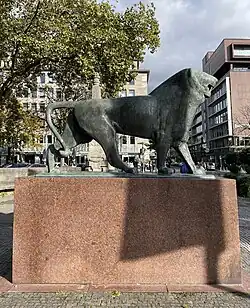 Philipp Harth: Bergischer Löwe auf der Exedra am Südende des Stadtgrabens an der Königsallee (2022)