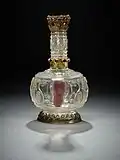 Bergkristallflasche aus geschliffenem Bergkristall mit Goldmonturen, fatimidisch 10./11. Jahrhundert, mit Goldfassungen Mitteldeutschland 12./14. Jahrhundert. Domschatz Halberstadt