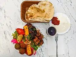 Falafel Teller im Restaurant