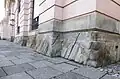 Dossierung als architektonische Zierform: Rustizierter Fassadensockel (Zeughaus Berlin)