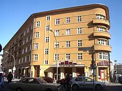 Berlin, Randbebauung mit Kino Babylon am Rosa-Luxemburg-Platz (1927–1929)