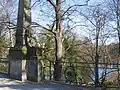 Blick vom Baudenkmal Bismarckbrücke, Obelisk