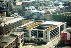 Neubau des Auswärtigen Amtes an gleicher Stelle, Blick von Nordosten (wohl vom Fernsehturm), 2004