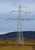Abspannmast der Reichssammelschiene mit zusätzlicher, überbreiter Traverse zur Aufnahme von zwei Erdseilen