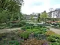 Der nordöstliche Gartenteil, mit Blumenbeeten des Schau- und Lehrgartens.
